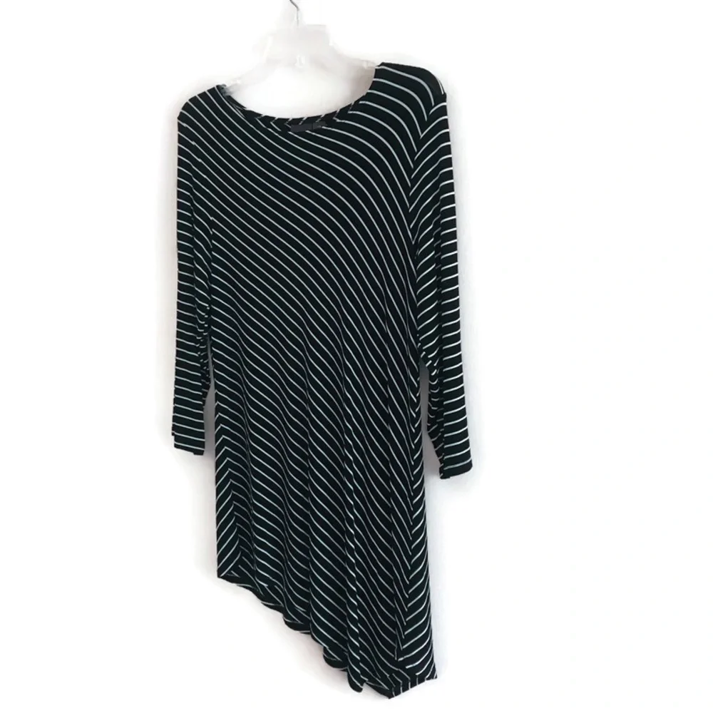 CHICO'S Travelers B&W Striped Asymmetric Tunic - Picture 2 of 11